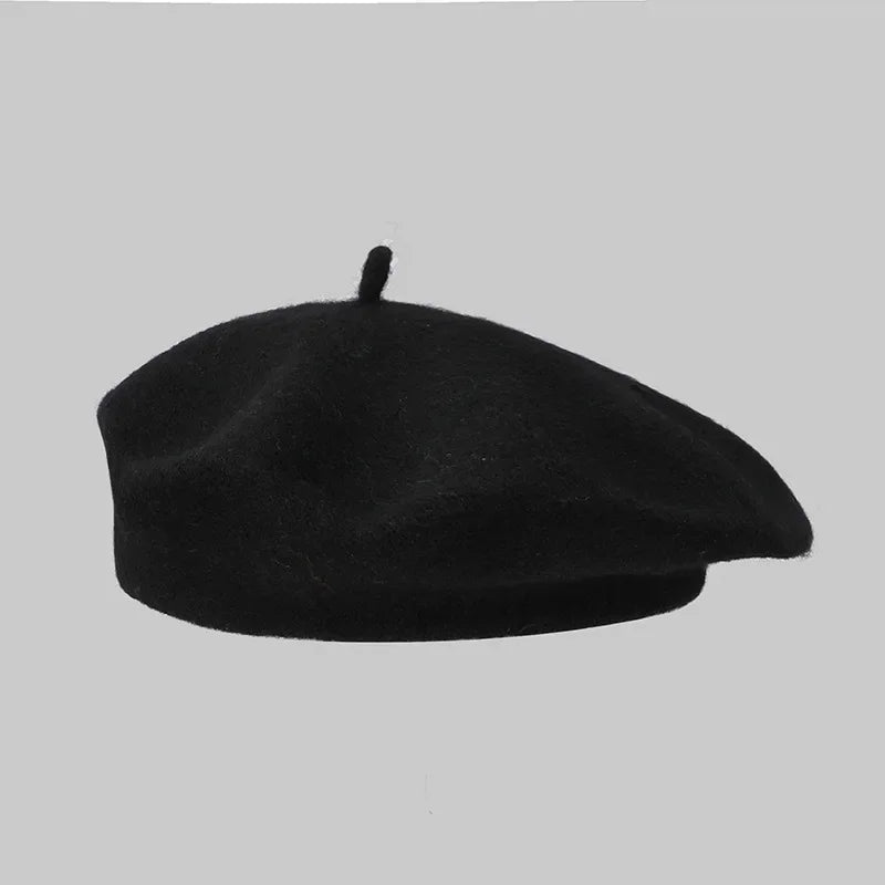 BERET_NOIR_FEMME_en_d_monstration