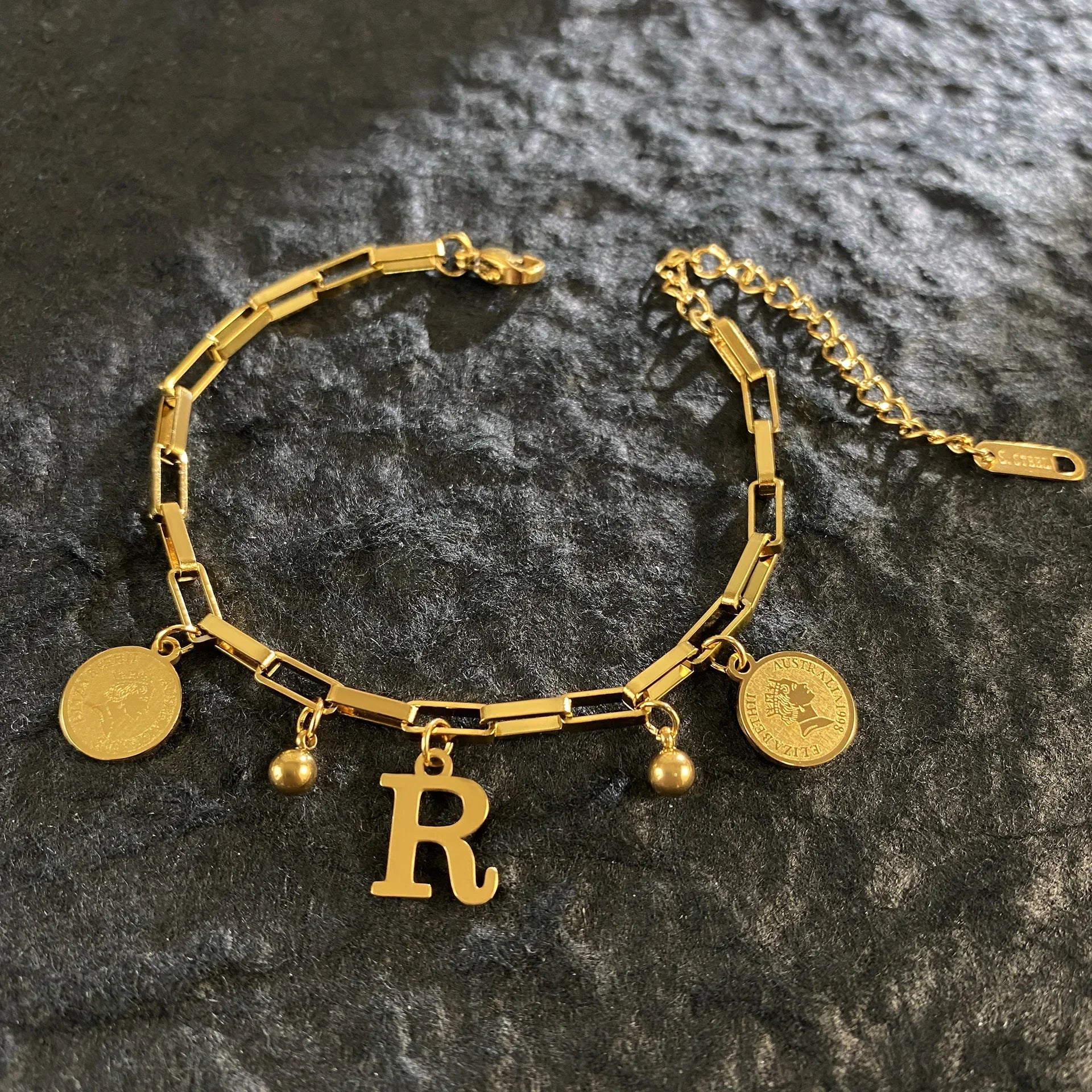 Bracelet Personnalisable Lettre & Médaillons