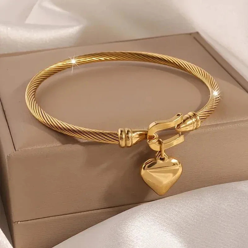 Bracelet_en_or_sur_boite_bijoux