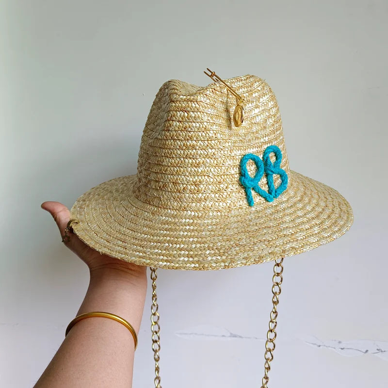 Chapeau_en_osier_blanc_et_bleu_chic