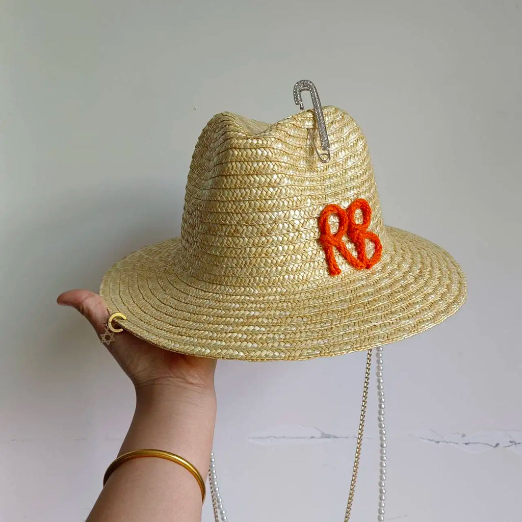 Chapeau_en_osier_blanc_et_rouge_chic