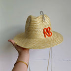 Chapeau_en_osier_blanc_et_rouge_chic