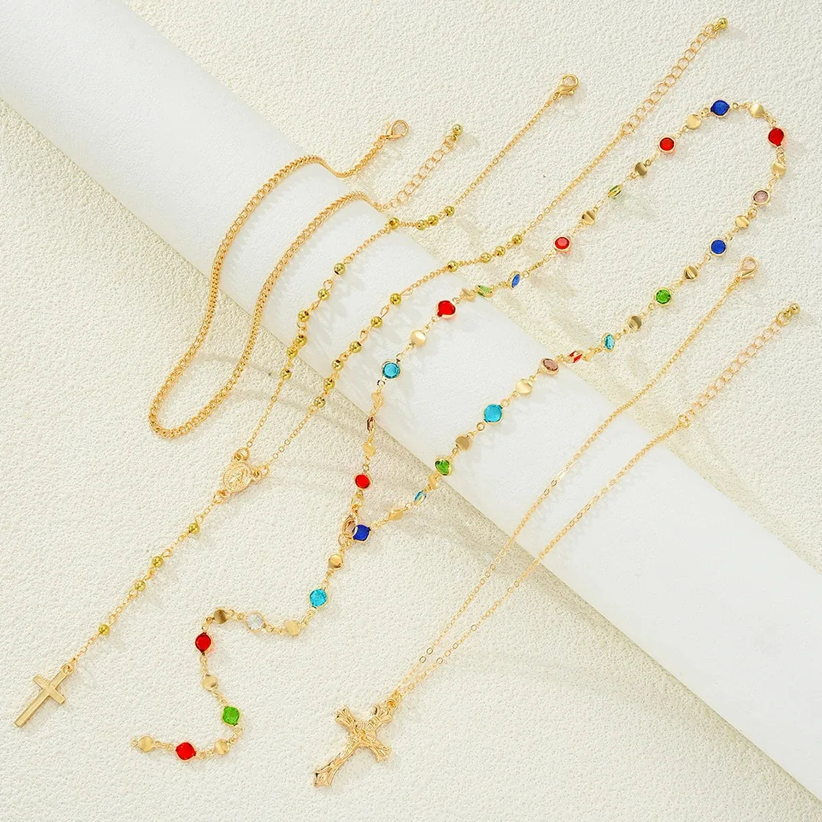 Collier Multicouches Croix & Perles Colorées – Style Bohème Chic
