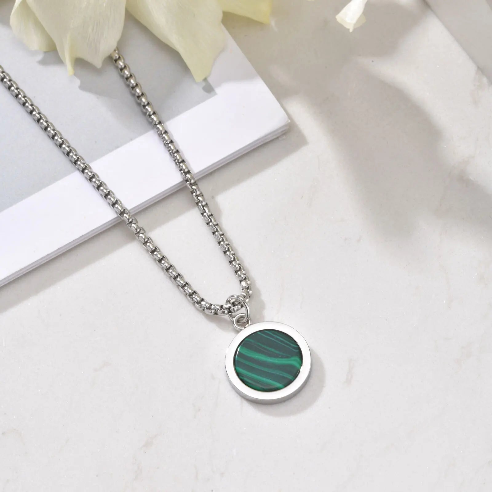 Collier_argent_et_vert_rond_2