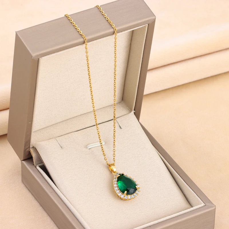 Collier_femme_or_fin_avec_pendentif_vert_passion_1