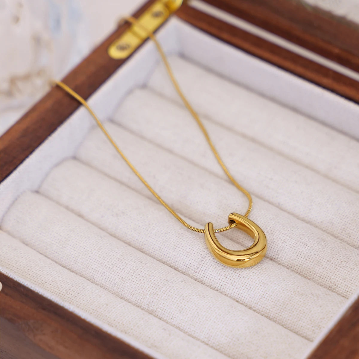 Collier_femme_or_fin_folie_1