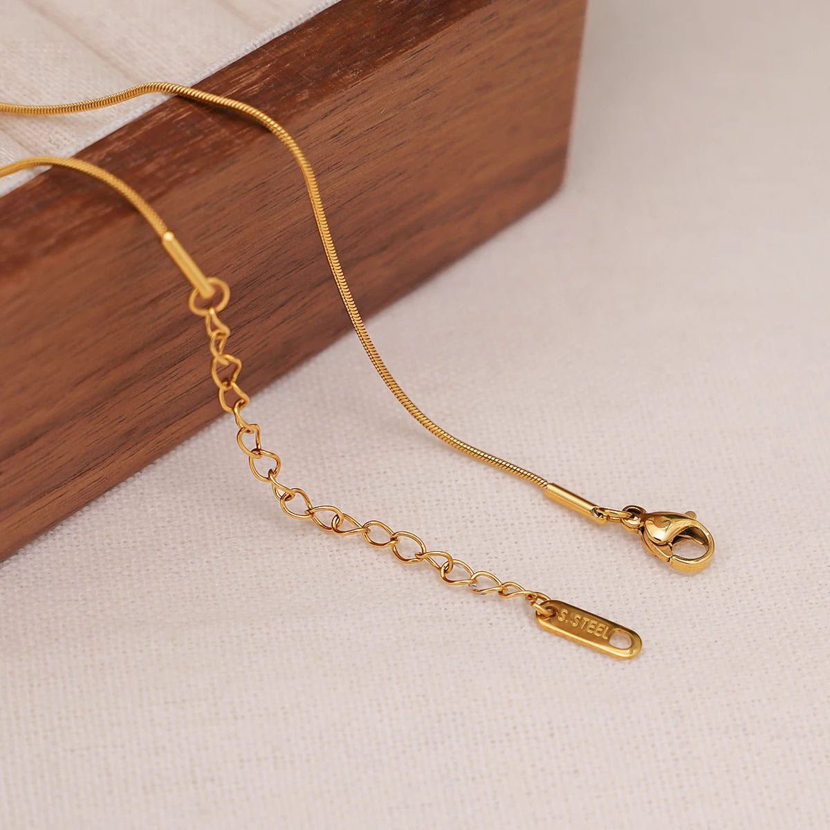 Collier_femme_or_fin_folie_3