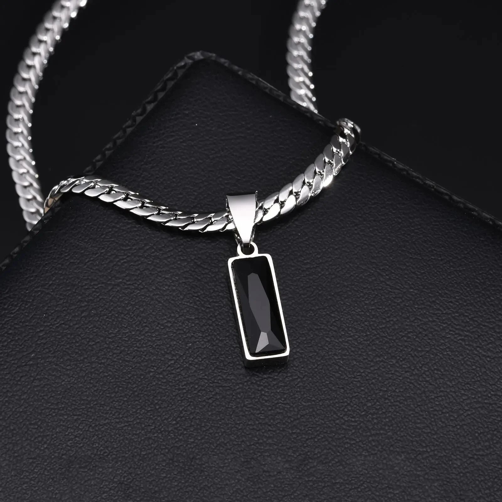 Collier_homme_argent_pendentif_noir_carr