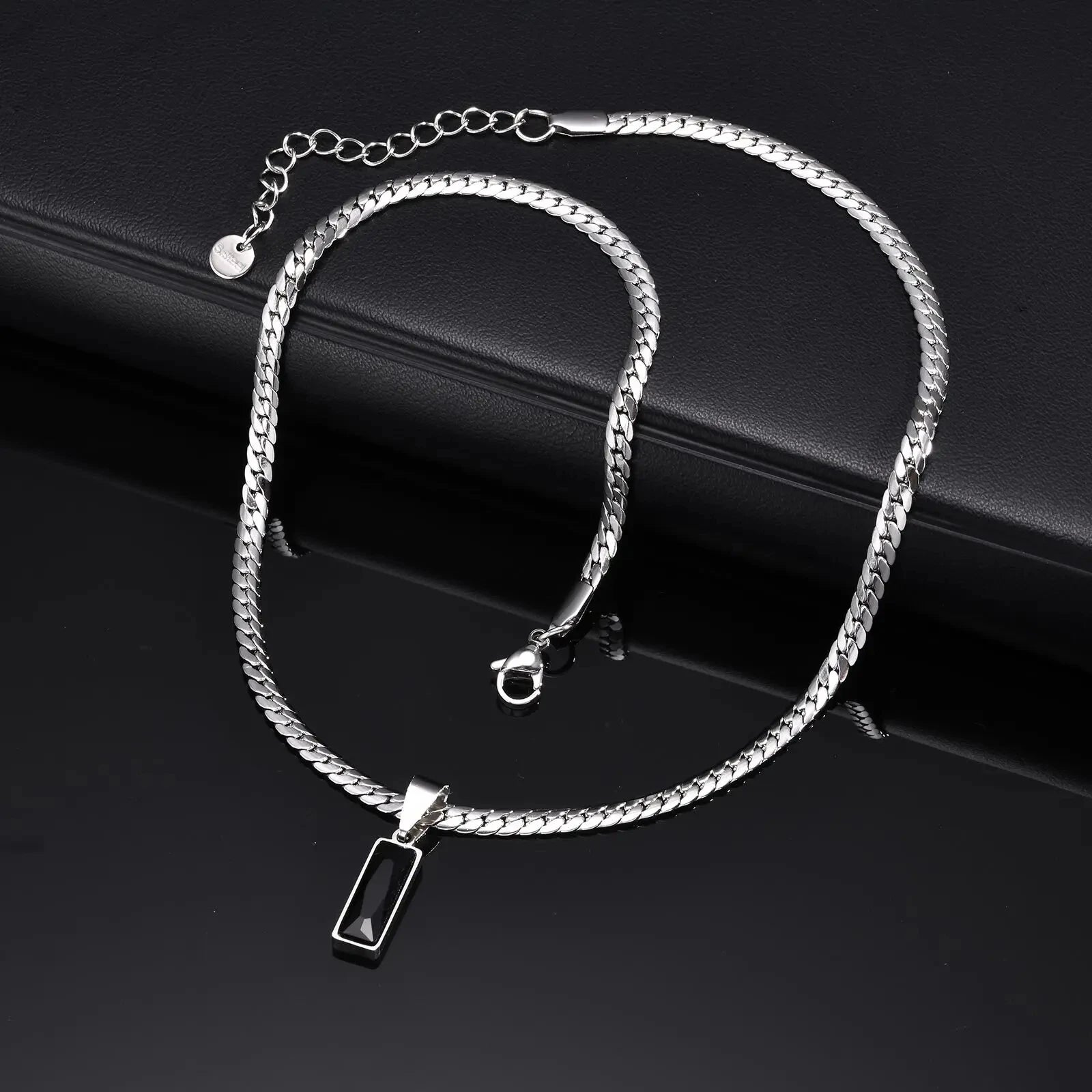 Collier_homme_argent_pendentif_noir_carr_4