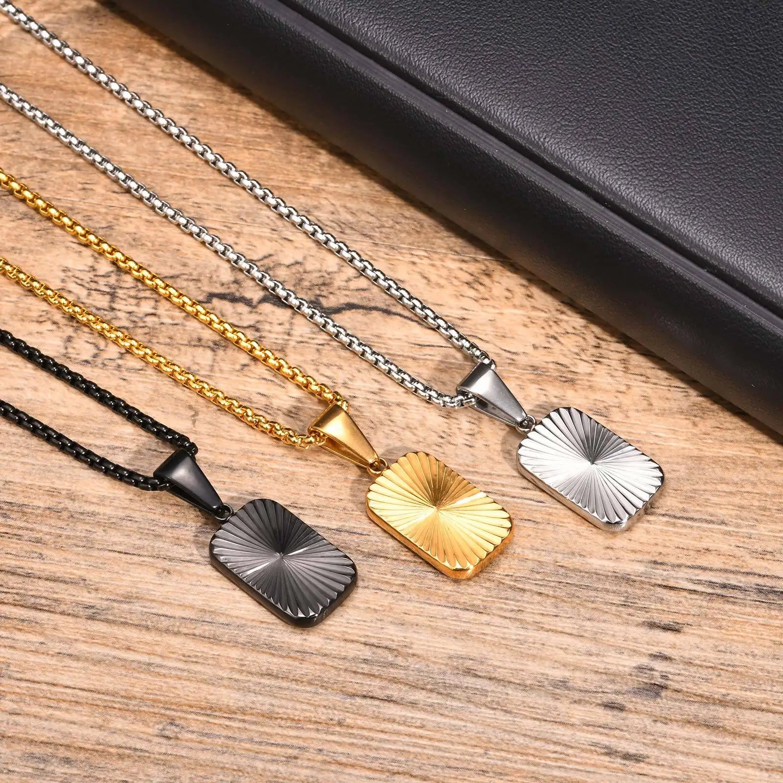 Collier_or_argent_et_noir_style_1