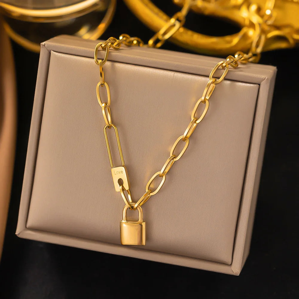 Collier_or_cadenas_en_or_2