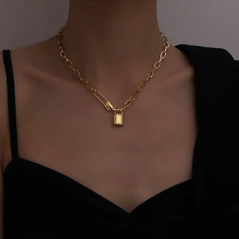 Collier_or_cadenas_en_or_port