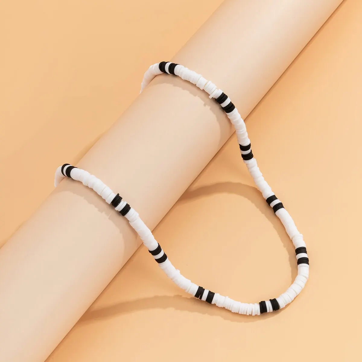 Collier_perle_blanche_noir_homme_style_4