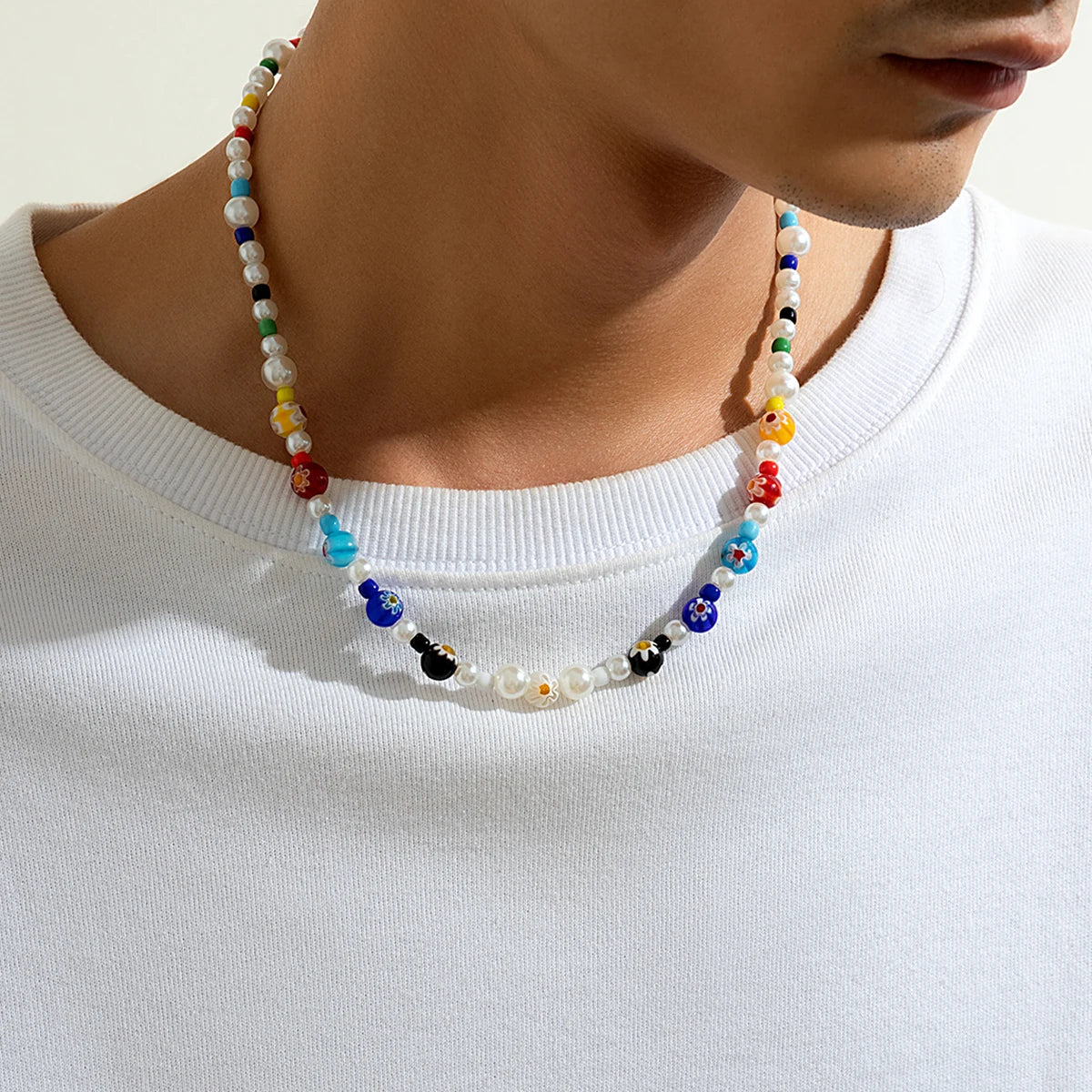 Collier ras-du-cou en perles rondes imitation, design géométrique raffiné, bijou féminin élégant