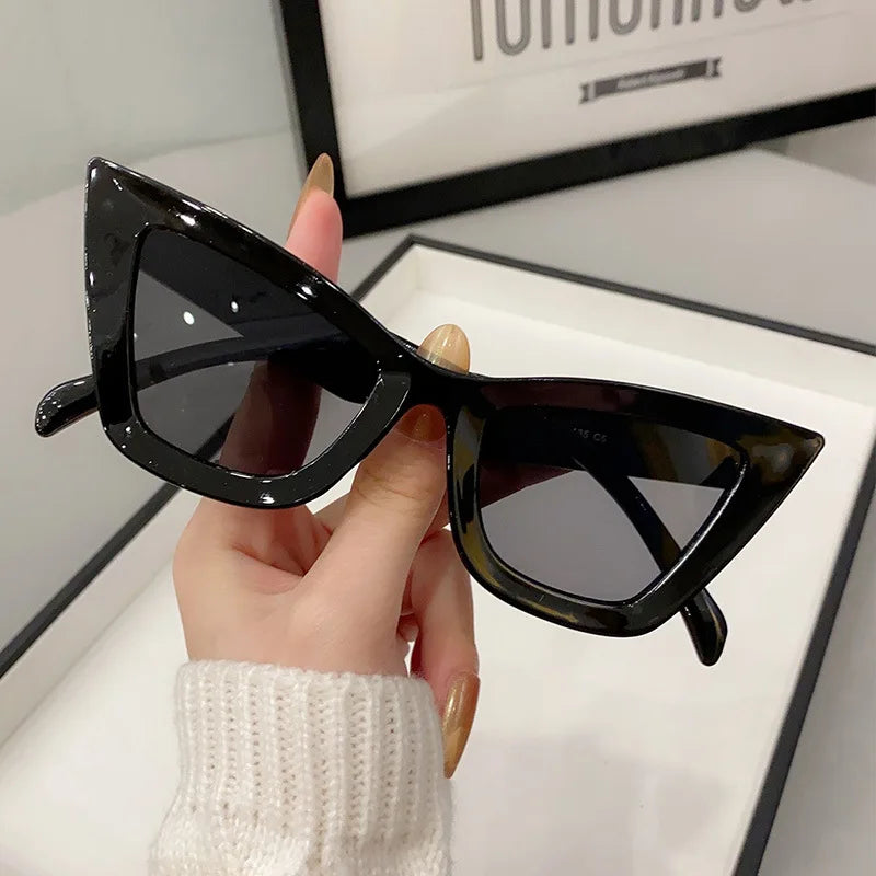 Lunette_de_soleil_femme_glamour_noir