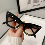 Lunette_de_soleil_femme_glamour_noir_2