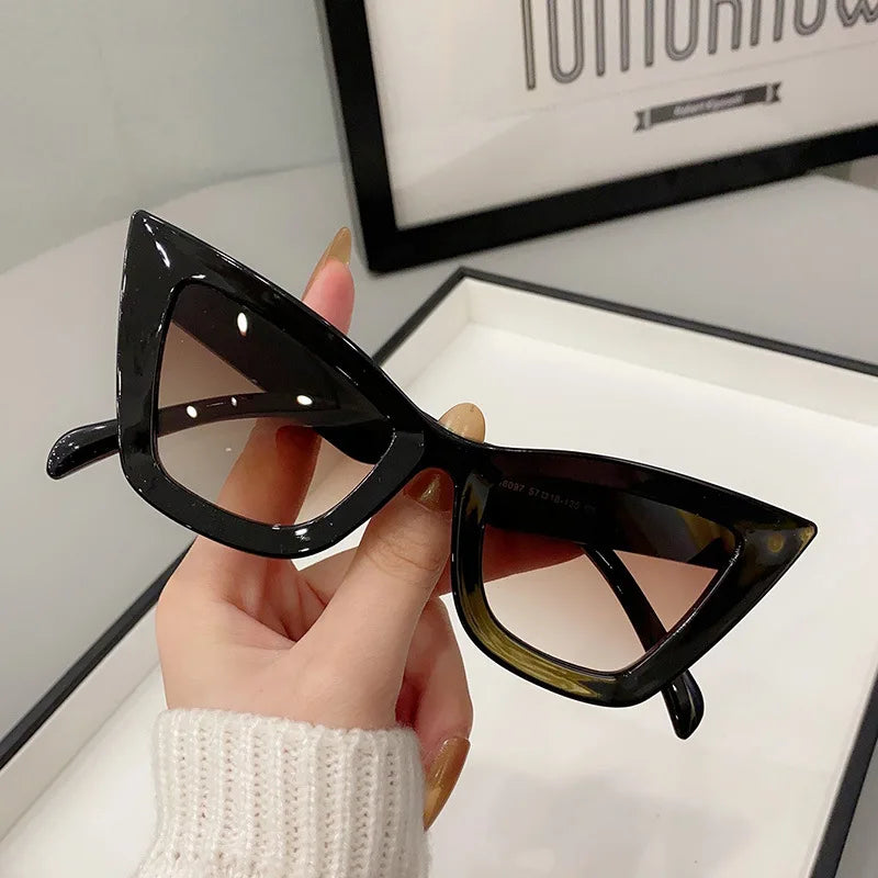 Lunette_de_soleil_femme_glamour_noir_2