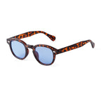 Lunettes rétro avec monture moderne, verres ronds et style intemporel.
