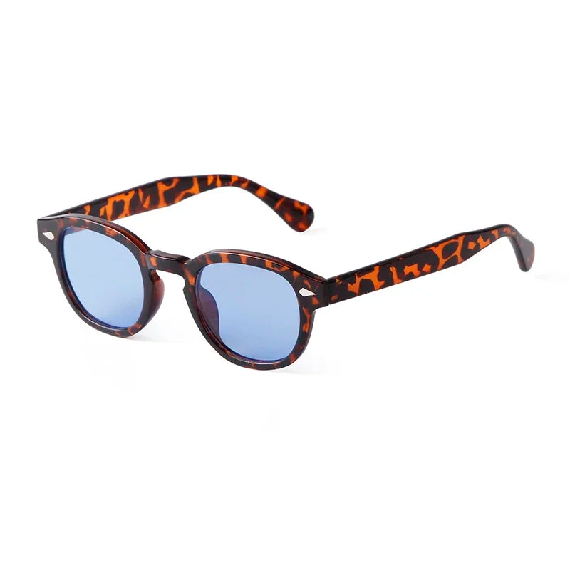 Lunettes rétro avec monture moderne, verres ronds et style intemporel.