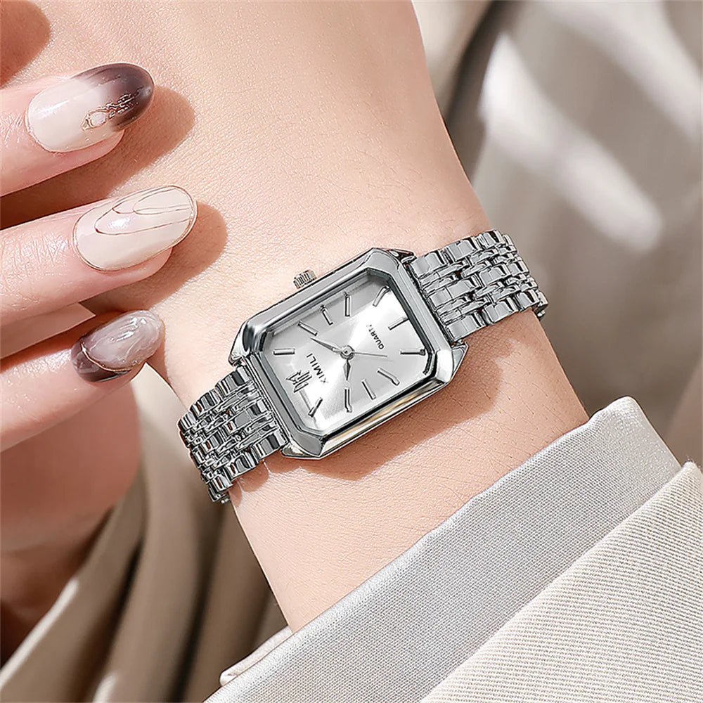Montre_femme_carr__argent_fond_blanc