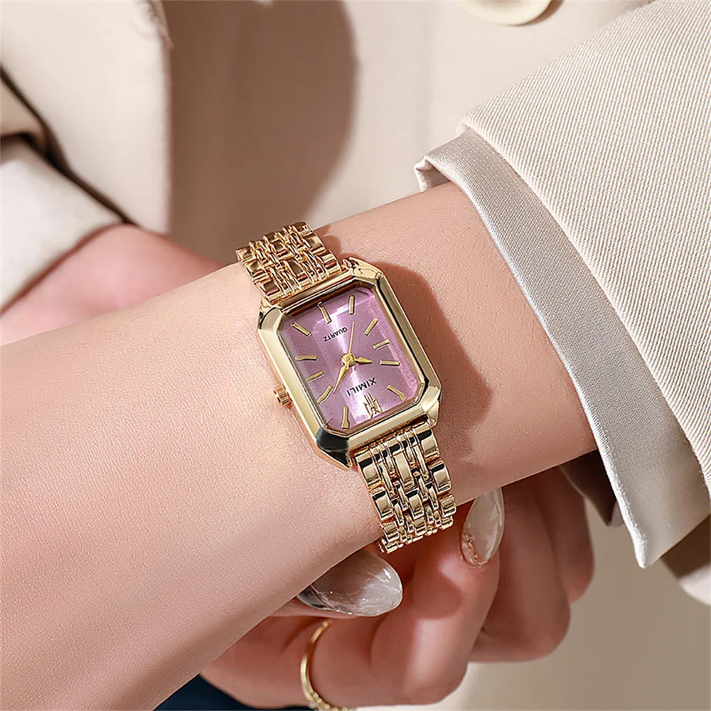 Montre_femme_carré_or_fond_rose