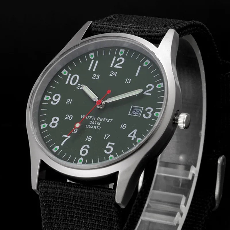 Montre_homme_allure_noir_fond_vert