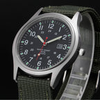 Montre_homme_allure_vert_fond_noir